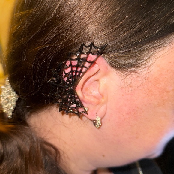 Spiderweb Ear Cuff (New) - Picture 10 of 10